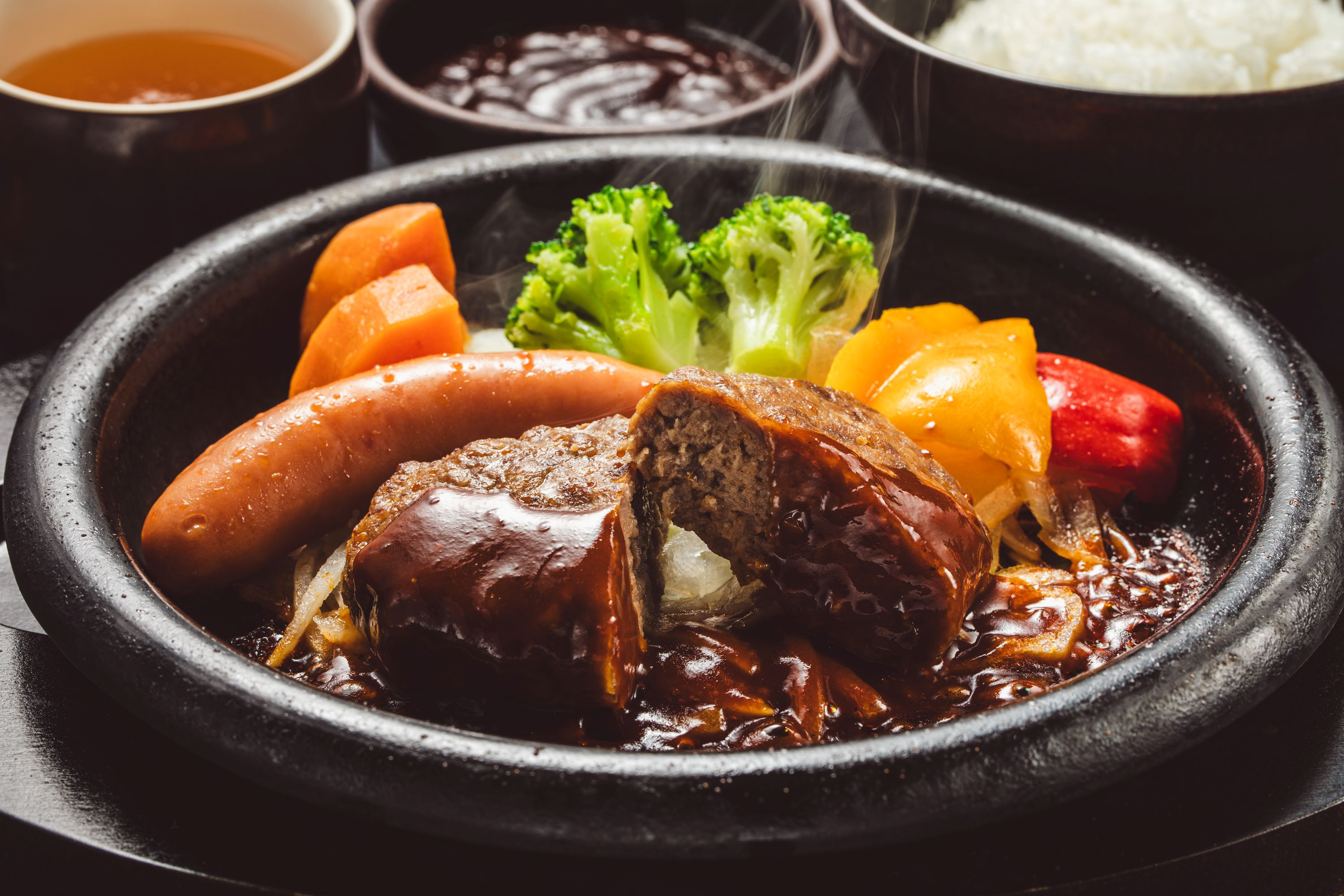 三田屋本店―やすらぎの郷―神戸三田プレミアムアウトレット店 デミグラスハンバーグ